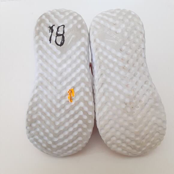 Nike Revolution 5 SE Sneakers Girls 8 Peach Pink Running Shoes Back to School - Picture 10 of 10